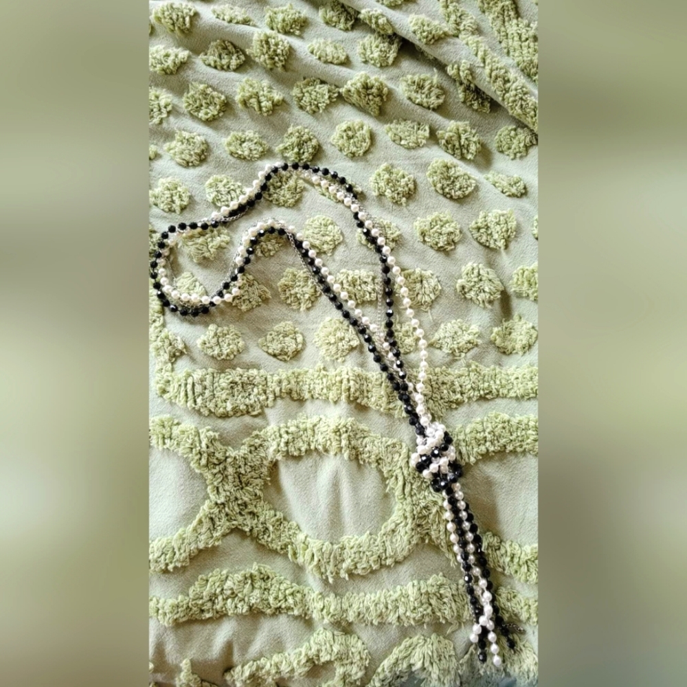 Costume jewelry beaded necklace